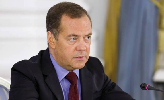Медведев: За Зеленски мирът е краят. Затова ще продължи да проси оръжие и пари от Запада
