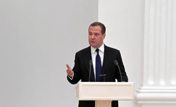 Дмитрий Медведев вещае купони за храна в Европа