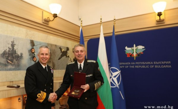 Шефът на военноморското командване на НАТО обсъжда център във Варна