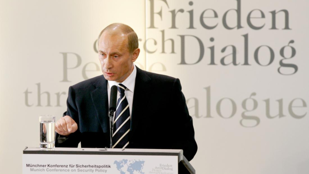 На 10 февруари 2007-а Владимир Путин говори в Мюнхен на