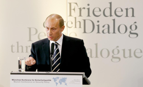 Путин в Мюнхен през 2007-а: Когато балансът на силите бъде нарушен, ние ще отговорим (видео)