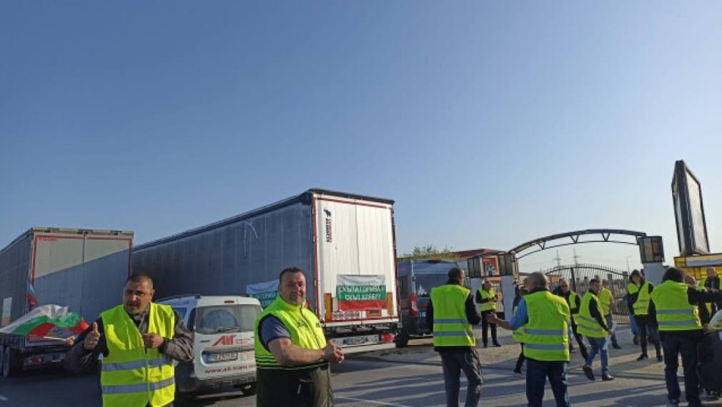 Национален протест на превозвачите - колона от камиони в София, блокада на входовете на Пловдив