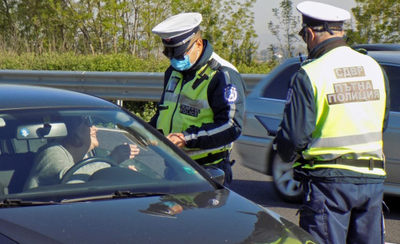 Пътните полицаи открили начин да блокират камерите на униформите си