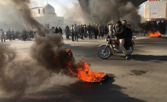 В Иран: гладни бунтове и масови протести срещу повишаването на цените