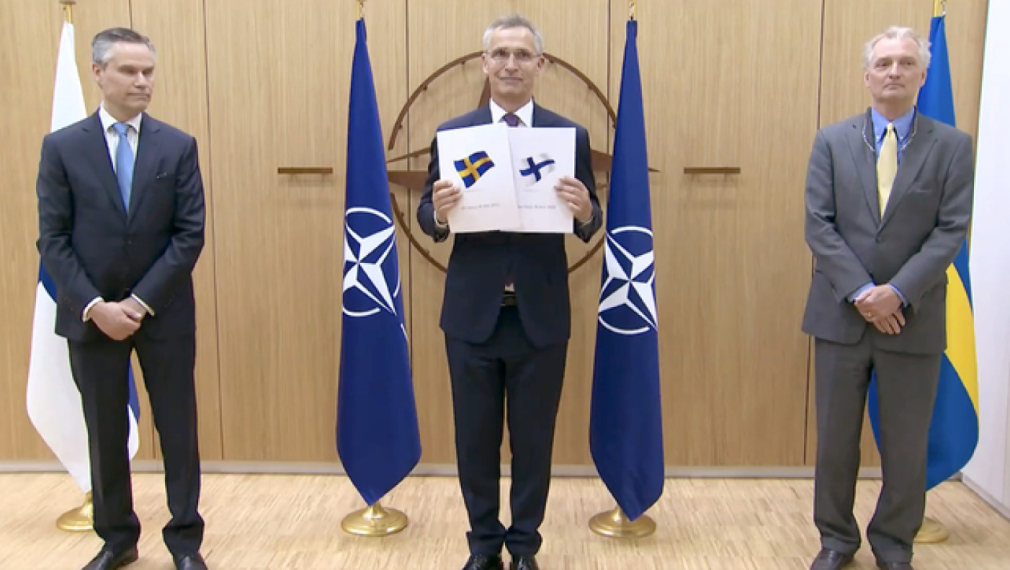 Финландия и Швеция подадоха заедно молба за членство в НАТО