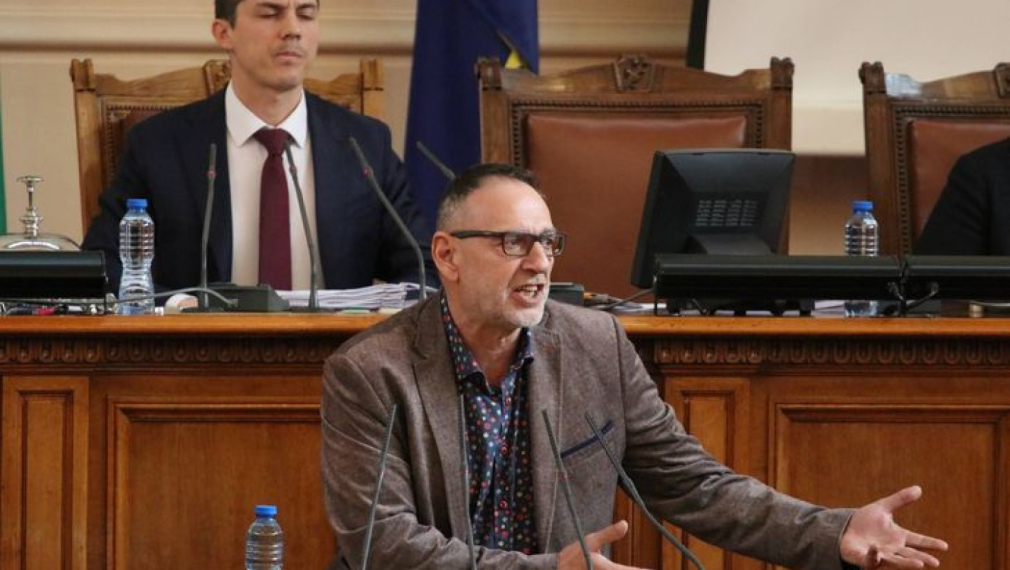 Любен Дилов: Министърът на културата празнува в кабинета си, отказа да дойде в парламента