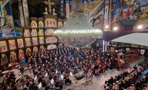 Националният филхармоничен хор с бляскава изява в Скопие