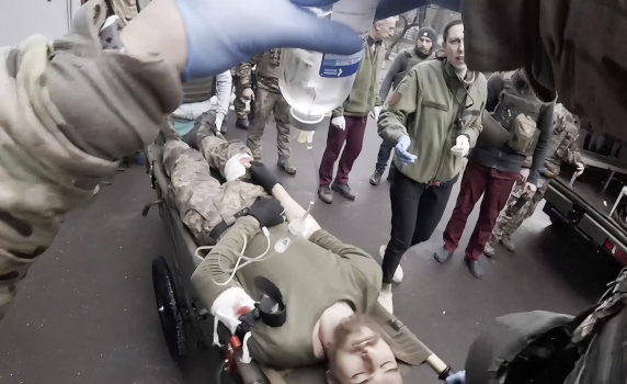 Популярна украинка засне тайно жестокостите в Мариупол (снимки/видео)