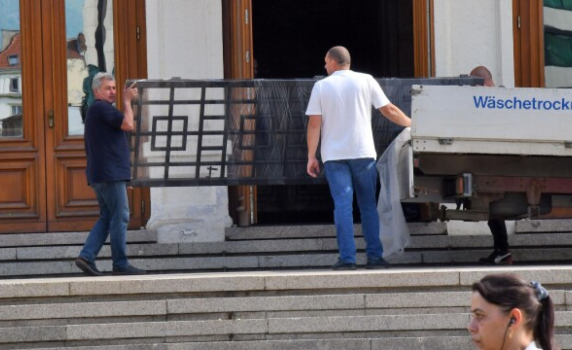 Премахнаха железните решетки в Народното събрание