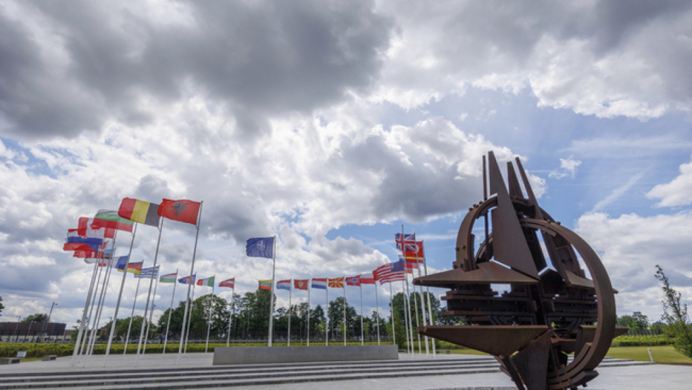 Държавите от НАТО се споразумели да не доставят на Украйна самолети и западни танкове