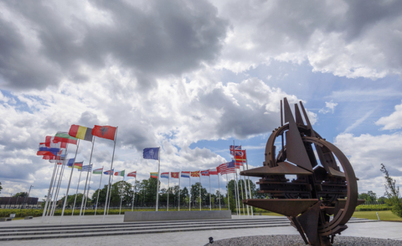 Държавите от НАТО се споразумели да не доставят на Украйна самолети и западни танкове