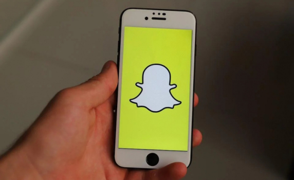 Акциите на социалните мрежи загубиха 135 млрд. долара след песимистичната прогноза за приходите на Snapchat