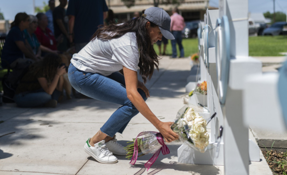 Меган Маркъл почете жертвите на стрелбата в Тексас