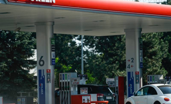 Унгария въвежда по-ниска цена на горивата за местни автомобили