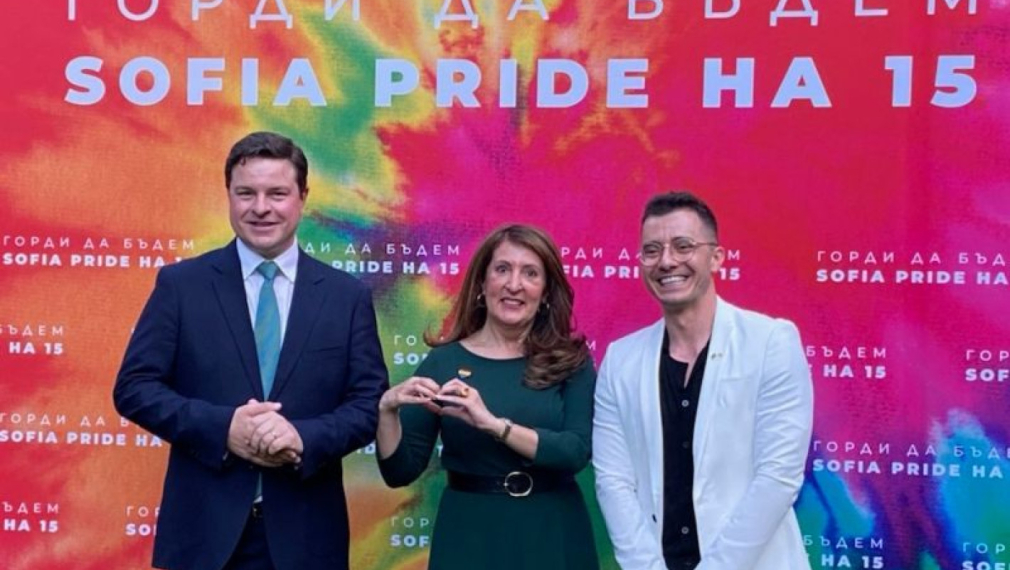 Американското посолство с призив да празнуваме месеца на гейовете и лесбийките