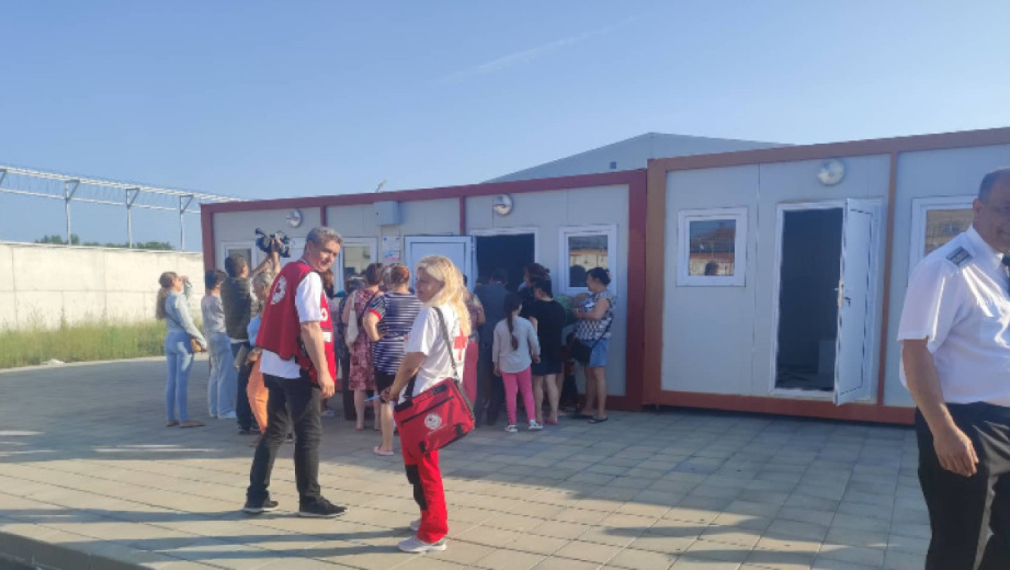 Центърът в Елхово затваря, бежанците ще се превозят до бази и хотели