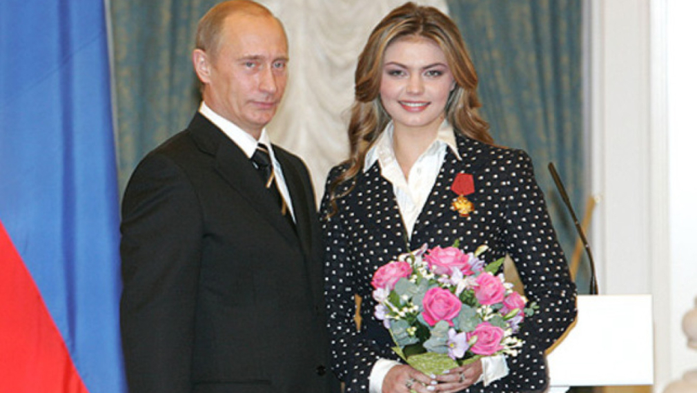 ЕС налага санкции на Алина Кабаева като "тясно свързана" с Путин