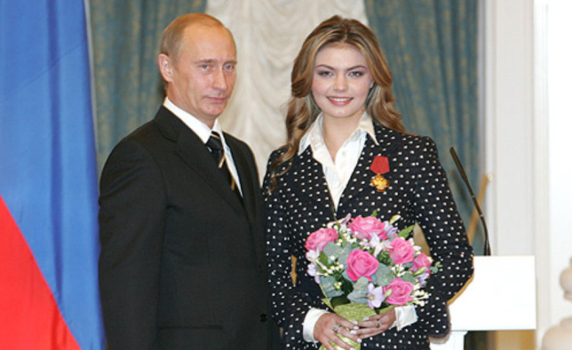 ЕС налага санкции на Алина Кабаева като "тясно свързана" с Путин