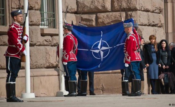 40% от българите биха гласували "за" излизане от НАТО. За 30 % Русия е най-важният ни стратегически партньор