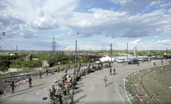 Над 1000 украински пленници от "Азовстал" са отведени в Русия