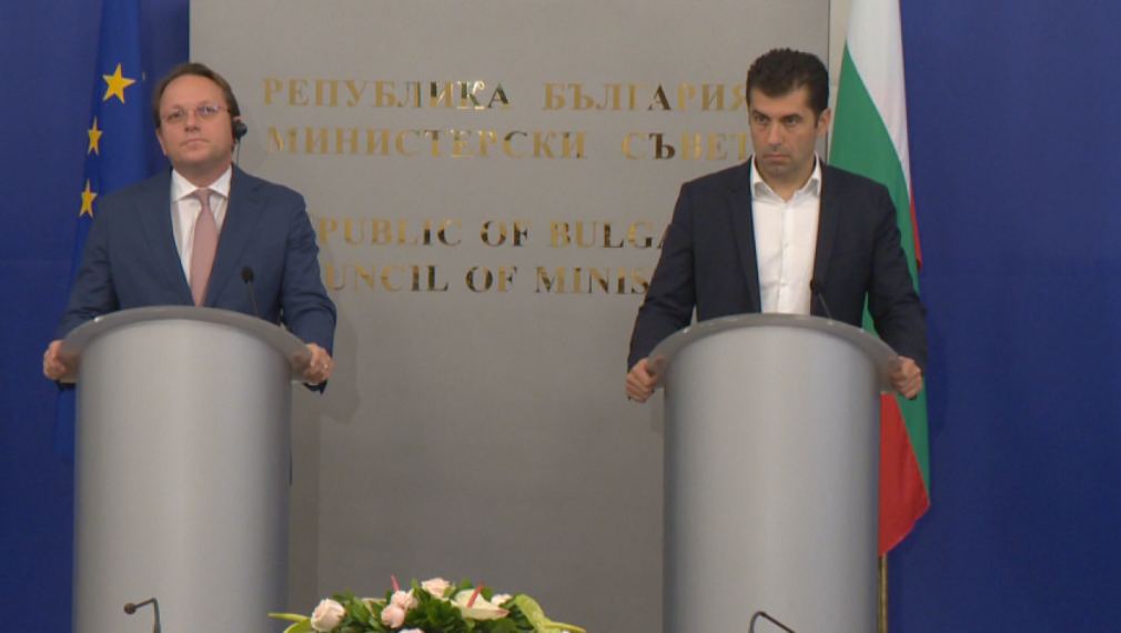 Еврокомисар Вархеи: Фрустрирани сме от България за РСМ. Бих желал споразумение в скоро време