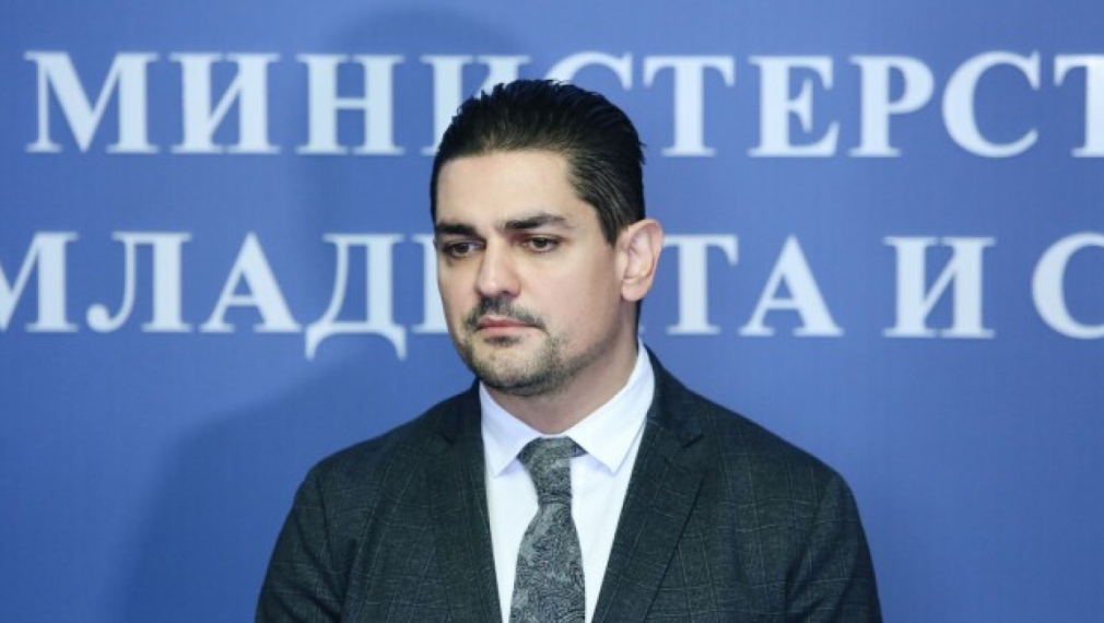 Радостин Василев подаде оставка като министър на спорта