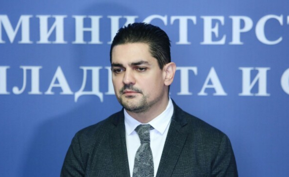 Радостин Василев подаде оставка като министър на спорта