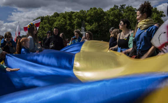 "Монд": По украинския въпрос европейците вече се разделят на "ястреби" и "гълъби"