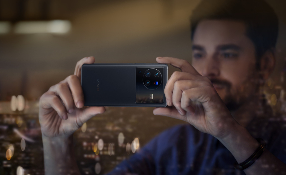 Vivo представя новия си флагман X80 Pro в Европа