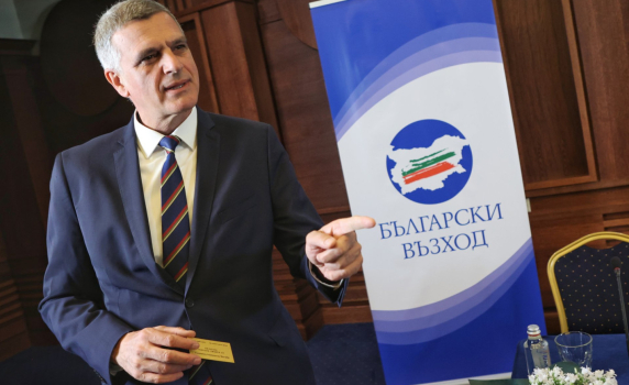 Янев учреди "Български възход": Ще участваме на всички избори, готови сме и за предсрочни