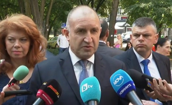 Радев: Министерският съвет да не се крие зад парламента за РС Македония
