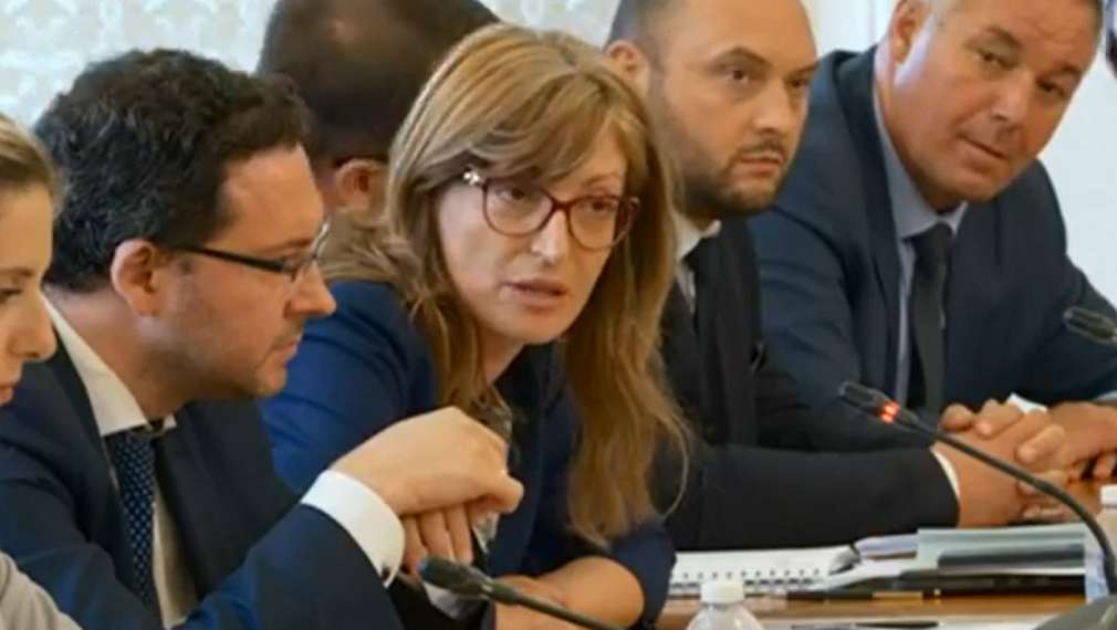 Външната комисия на парламента отложи обсъждането на френското предложение за РС Македония
