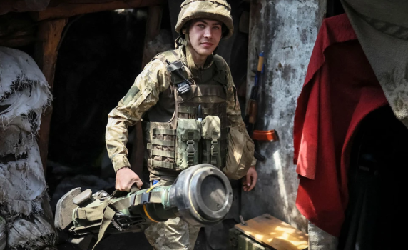 Украйна без дъно: Западът наводни Киев с пари и оръжия, но се краде повече, отколкото стига до фронта