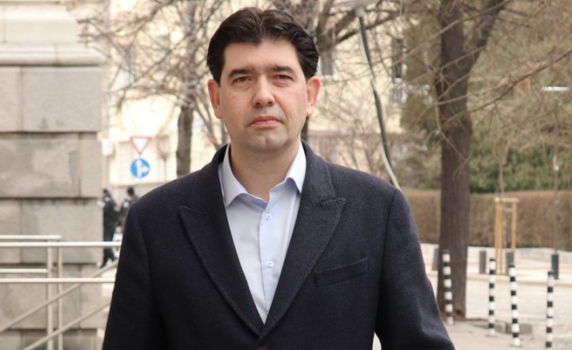 Иван Таков: Решението на Кирил Петков да изгони 70 руски дипломати е безотговорно и вредно за България