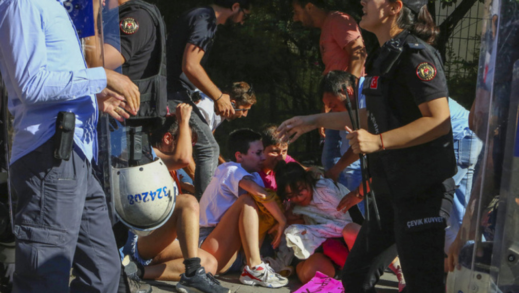 Турската полиция разпръсна шествие на ЛГБТК общността в Анкара
