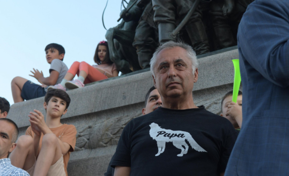 Бащата на Кирил Петков свиква поддръжниците на ПП пред президентството