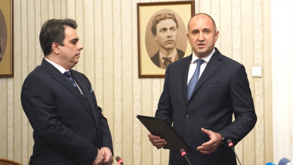 Асен Василев връща мандата на Радев като неизпълнен, не можа да осигури 121 депутати