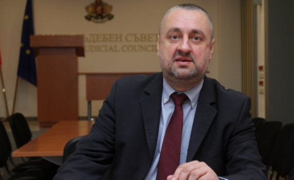 Ясен Тодоров: Започва прокурорска проверка на пълния чадър върху Георги Семерджиев