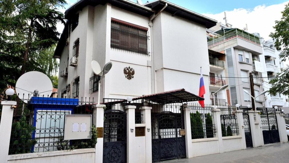 Посолството на Русия в Скопие отхвърли думите на Пендаровски, че Москва злоупотребява с протестите на гражданите