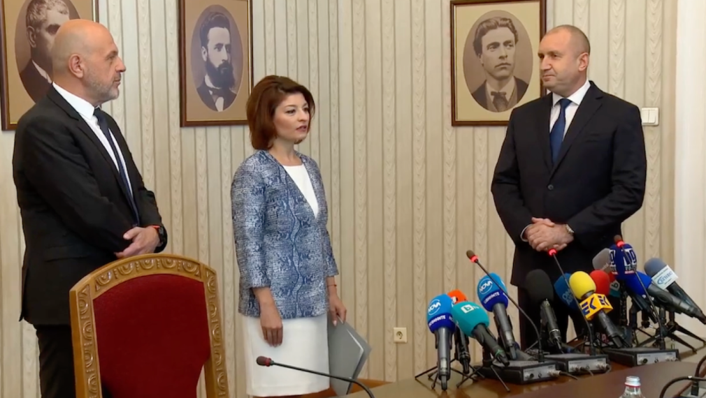 ГЕРБ-СДС върна втория мандат за съставяне на правителство, Радев свиква консултации утре