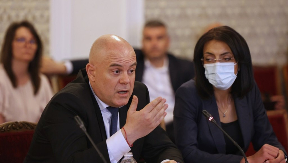 Гешев пред Антикорупционната комисия: Прокуратурата не е и няма да бъде участник в политически процеси и борби