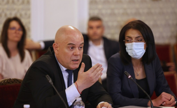 Гешев пред Антикорупционната комисия: Прокуратурата не е и няма да бъде участник в политически процеси и борби