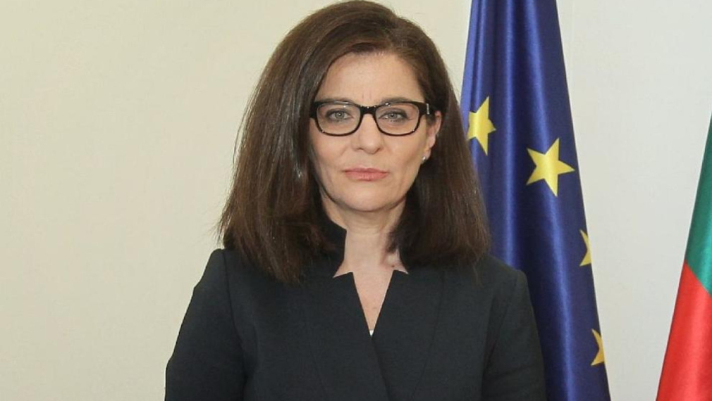 Генчовска: Не правим отстъпление за езика. Няма промяна във френското предложение