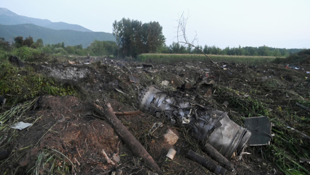 Боеприпаси са разпръснати на мястото на катастрофата на украинския самолет край Кавала