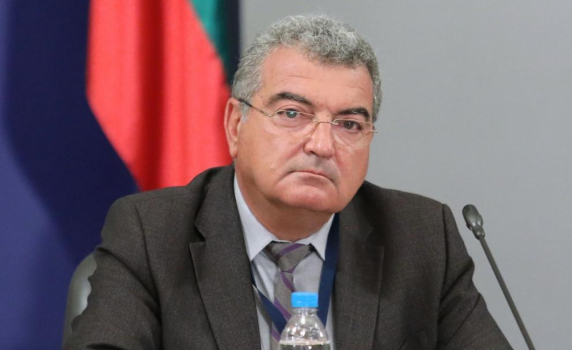 Маски в аптеки, оптики и дрогерии от утре в София, дистанция и хоум офис