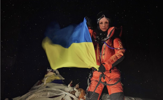 Непал не призна изкачване на Еверест заради развято украинско знаме