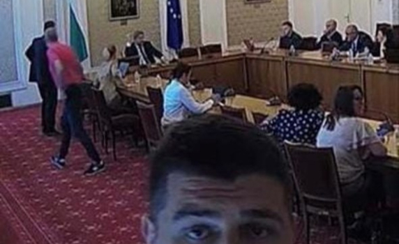 Христо Иванов без да знае, че го записват: Корнелия го раздава все едно иска правителство (видео)
