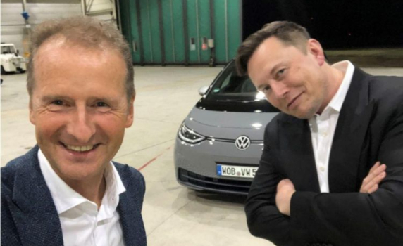 Главният изпълнителен директор на Volkswagen Херберт Дийс ще напусне поста си до септември