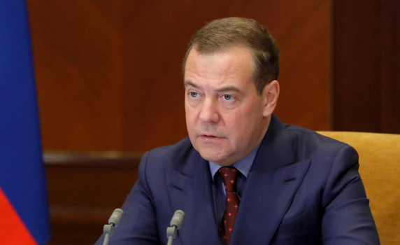 Медведев: Европейските глупаци бяха изиграни от американците, принуждавайки ги да поемат най-болезнените последици от санкциите срещу Русия
