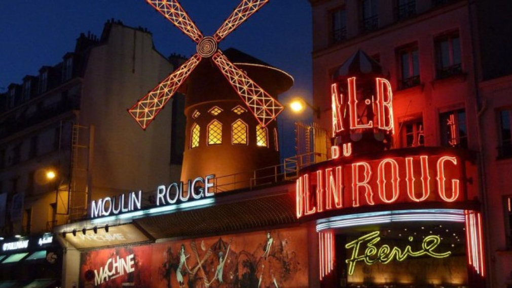 Франция забранява светещите реклами през нощта